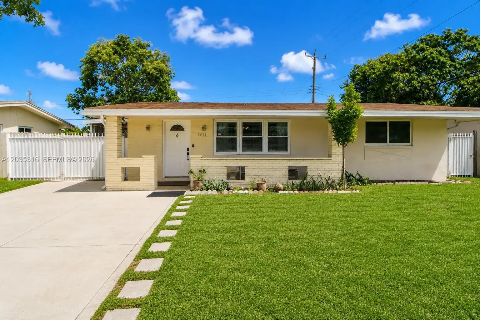 7611 NW 15th Ct, Pembroke Pines FL 33024 photo 4