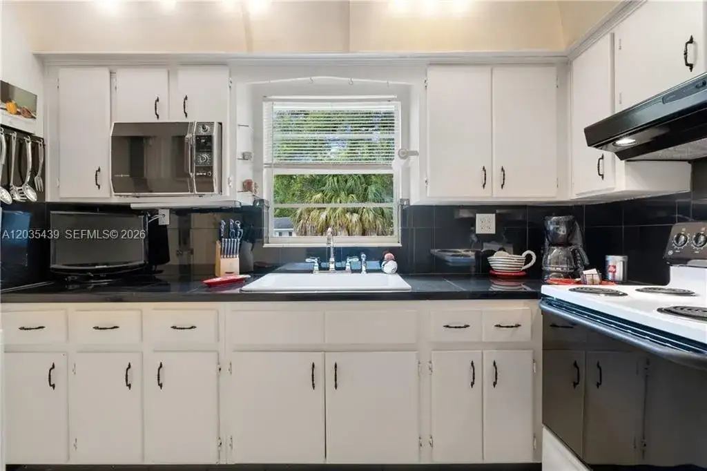 2916 12th Ave, Vero Beach FL 32960 photo 2
