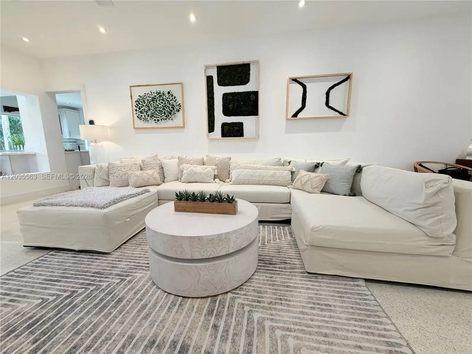 1460 Cleveland Rd, Miami Beach FL 33141 photo 2