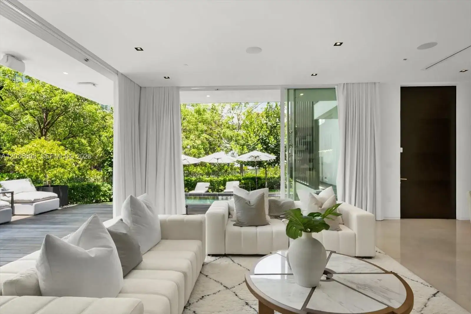 810 W 47 CT, Miami Beach FL 33140 photo 4