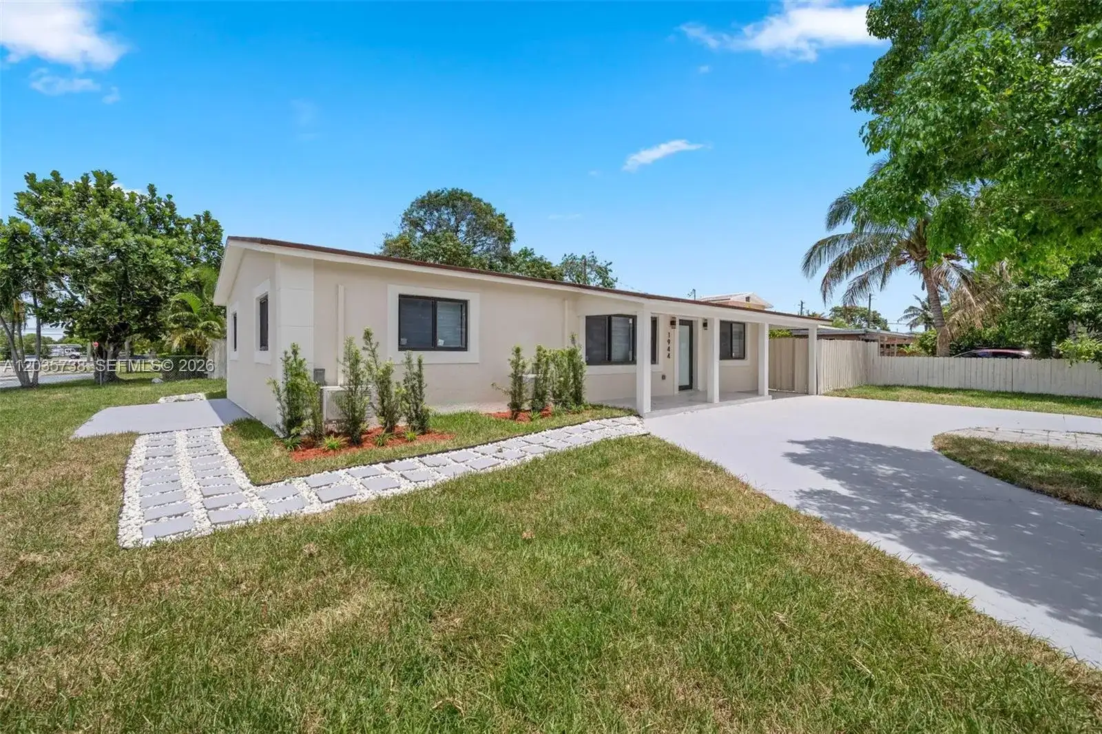 1944 NE 2nd Ave, Pompano Beach FL 33060 photo 2