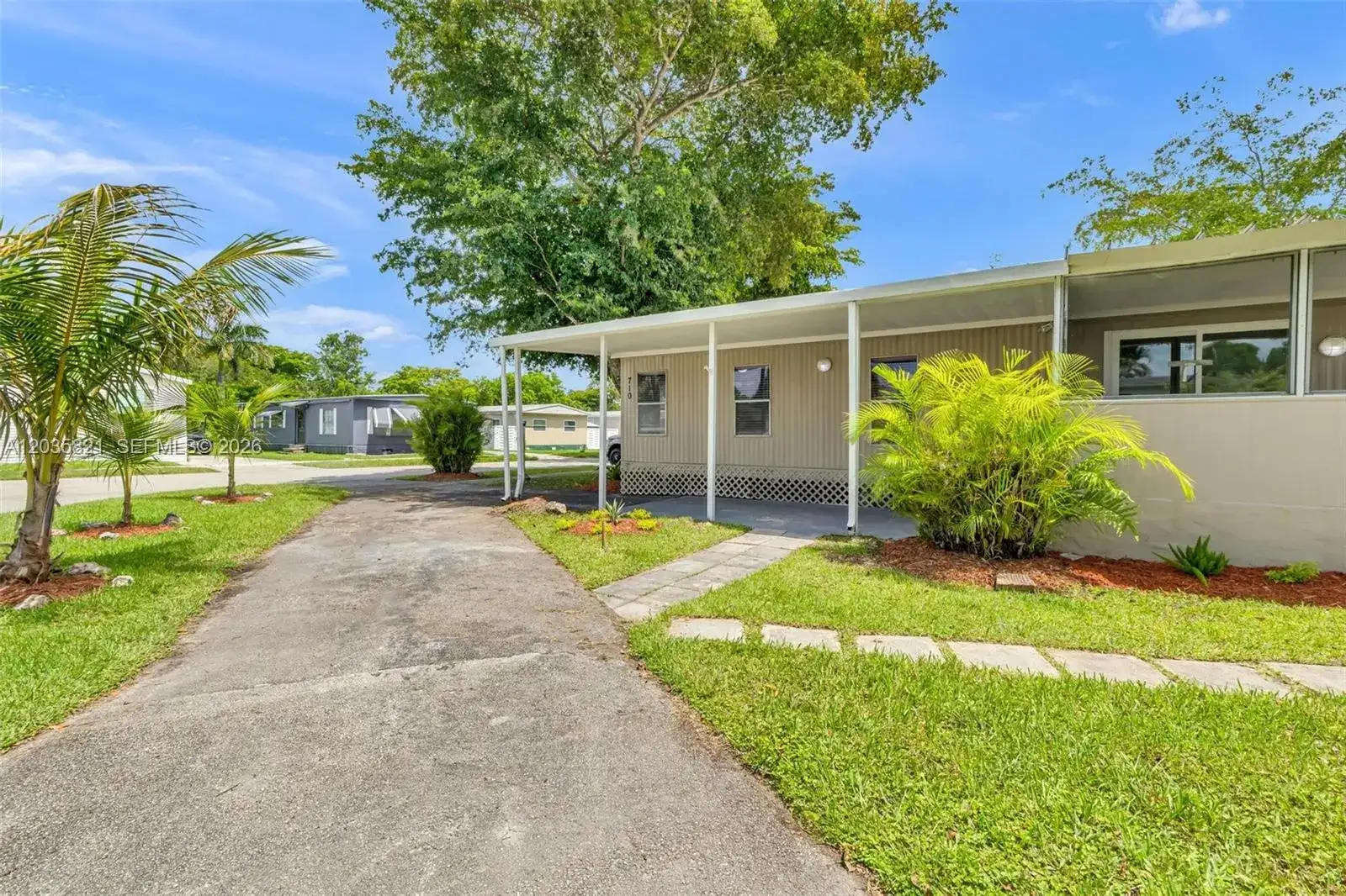 710 NW 217th Way, Pembroke Pines FL 33029 photo 2