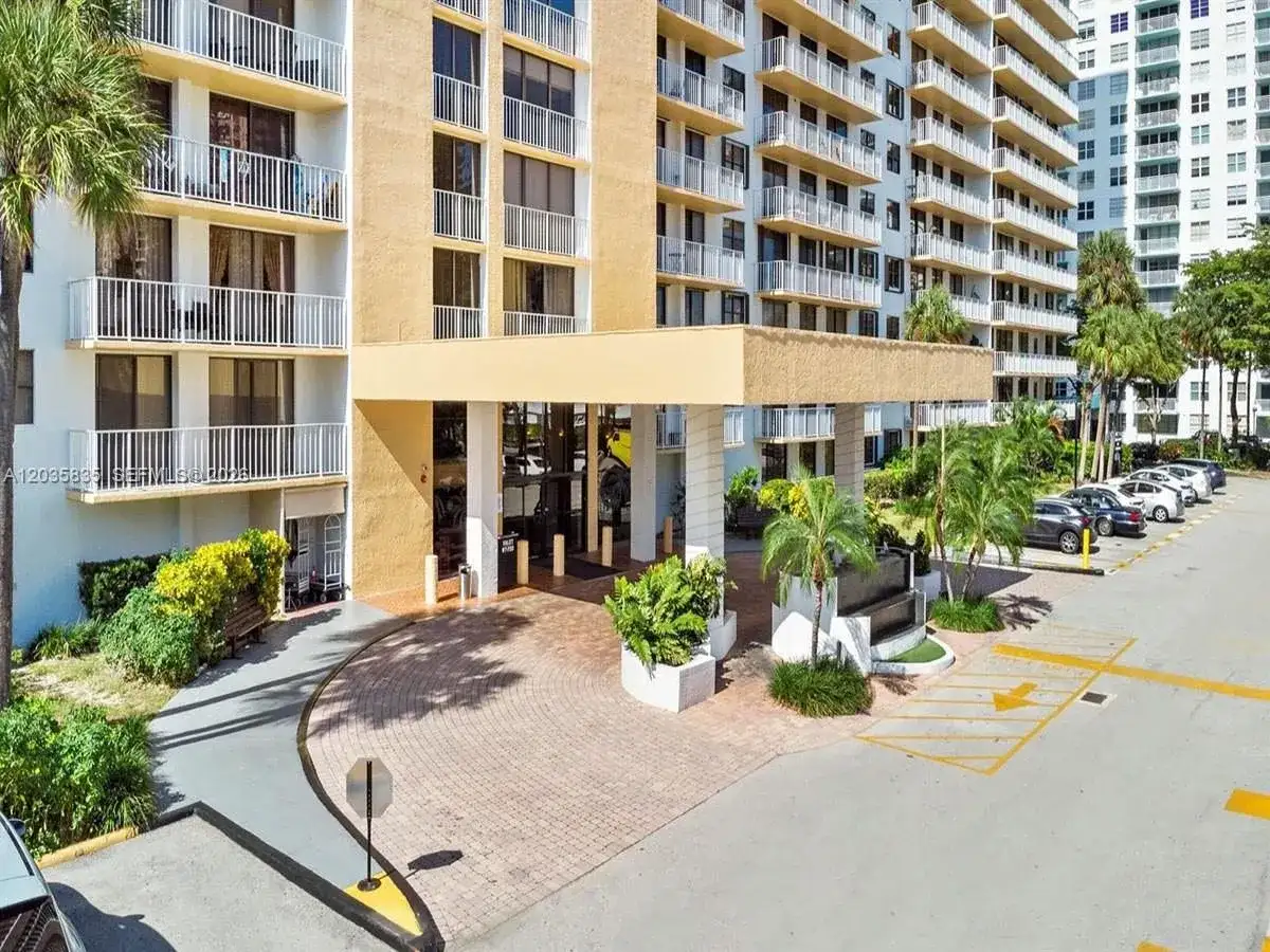 290 174th St # 414, Sunny Isles Beach FL 33160 photo 4