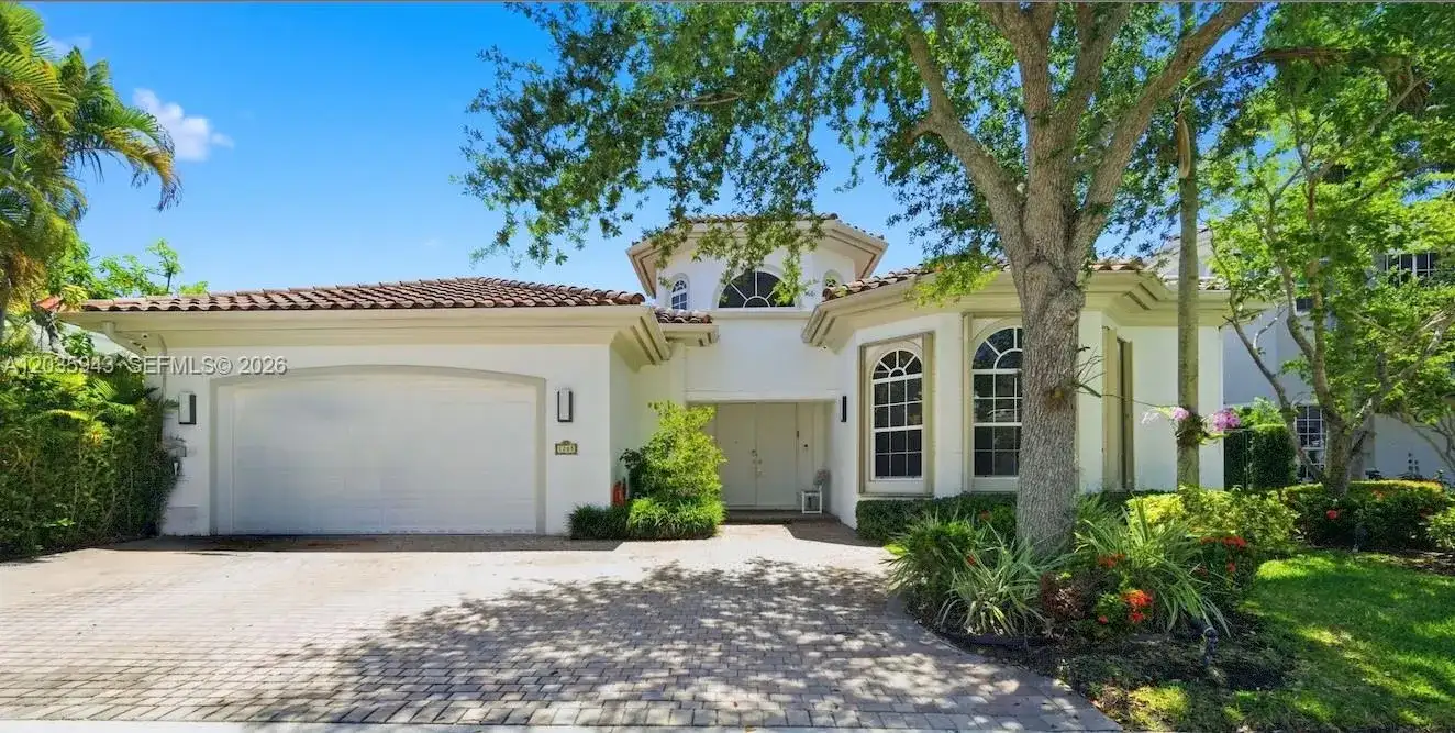 1205 Seagull Ter, Hollywood FL 33019 photo 2