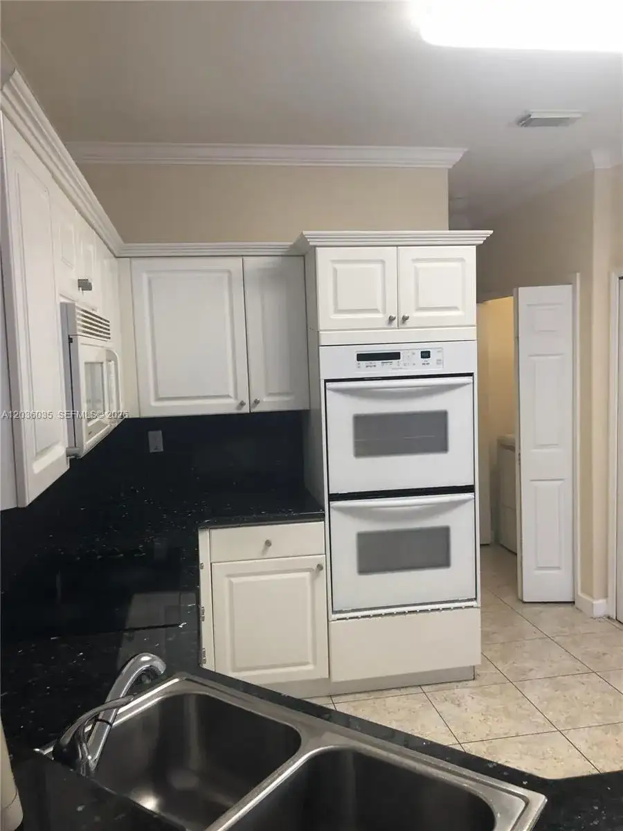 11253 NW 47th Ln, Doral FL 33178 photo 2