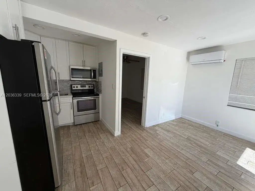 5843 Harding St, Hollywood FL 33021 photo 2