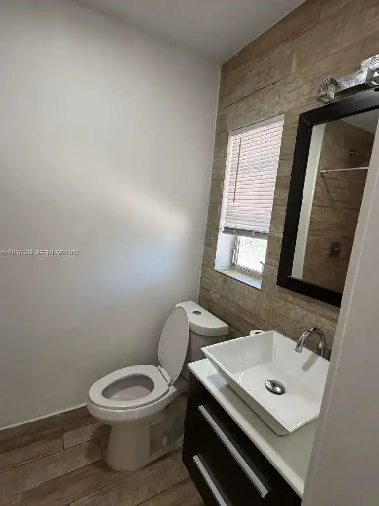 5843 Harding St, Hollywood FL 33021 photo 3