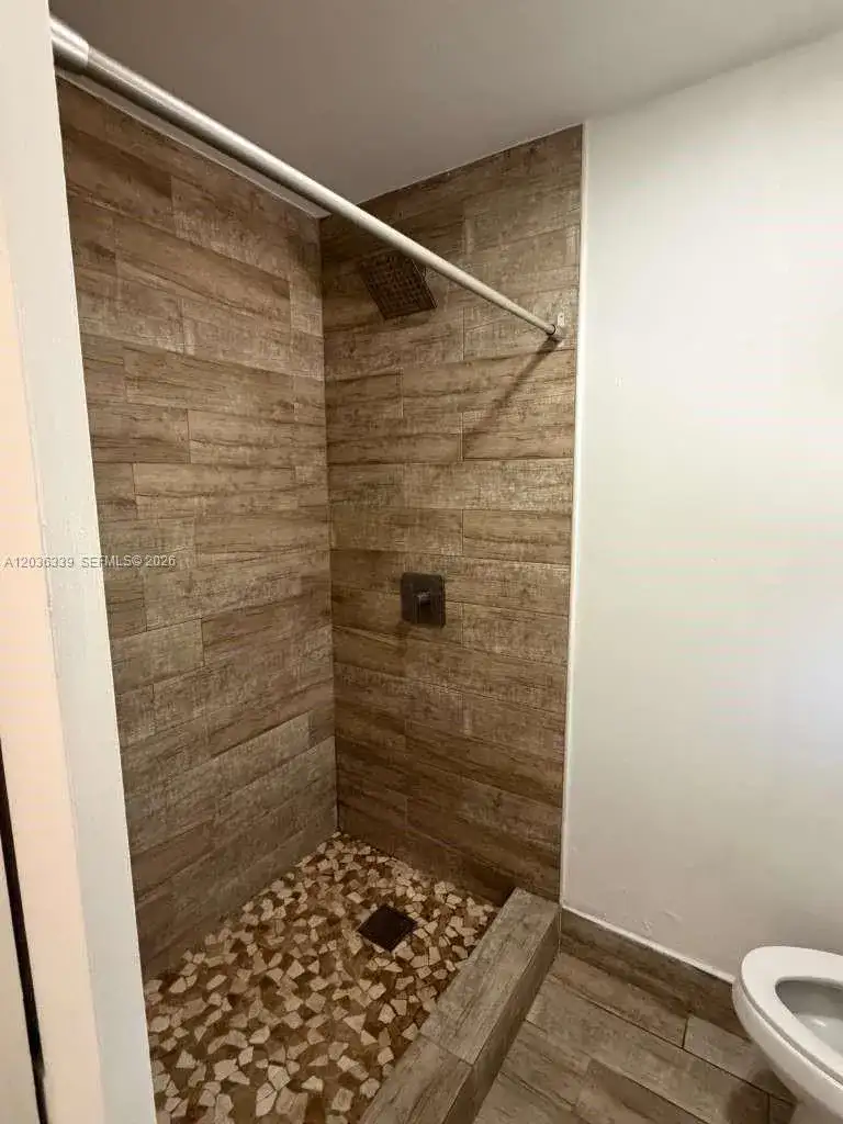5843 Harding St, Hollywood FL 33021 photo 4