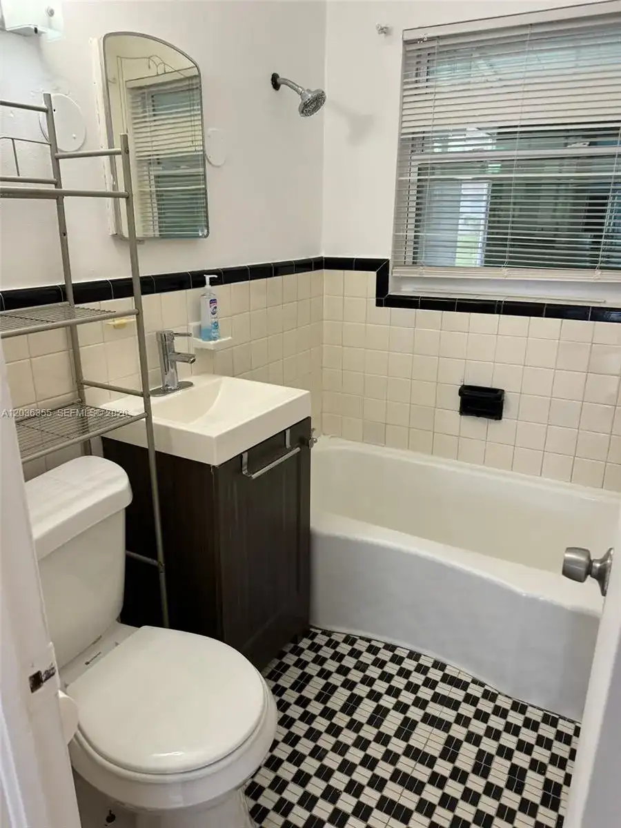 1324 N 58 AVE, Hollywood FL 33021 photo 3