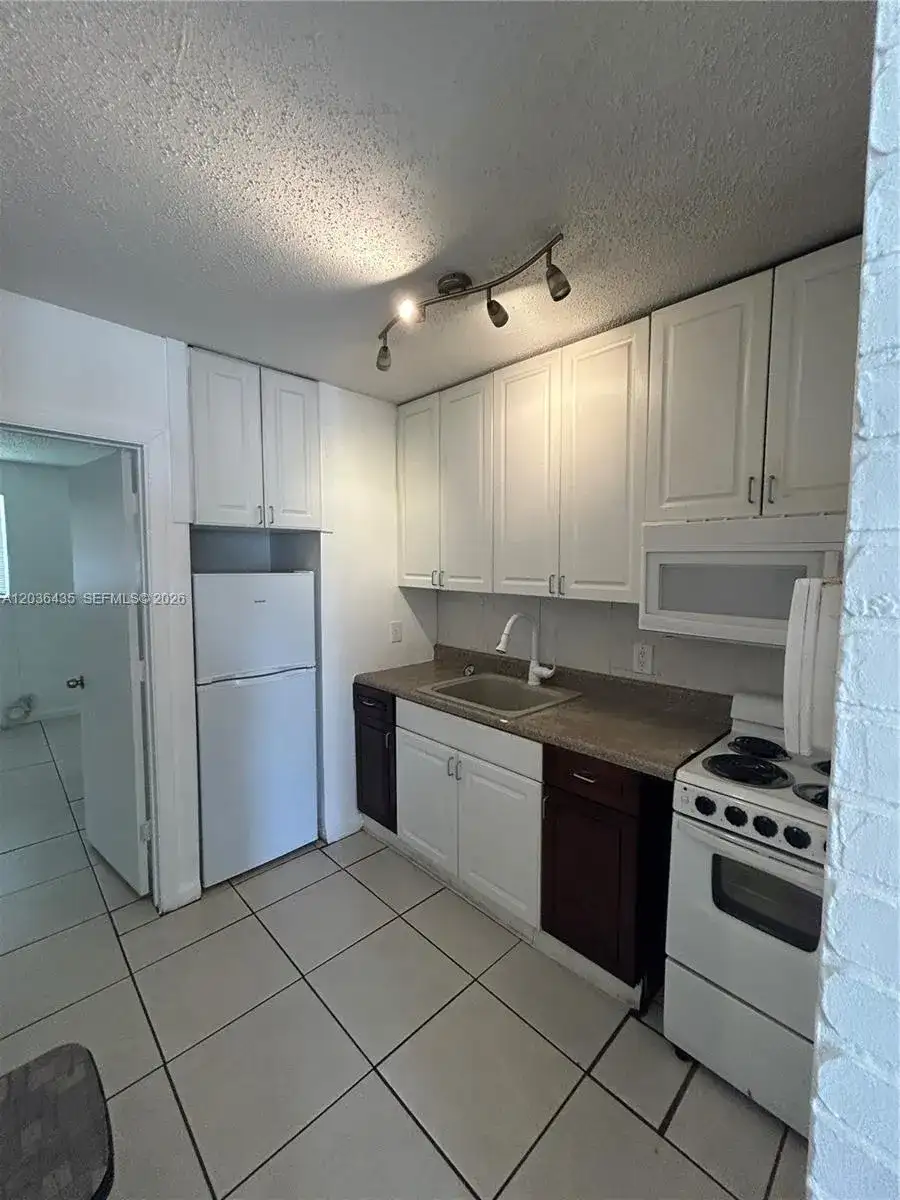 1045 N Andrews Ave # 3, Fort Lauderdale FL 33311 photo 3