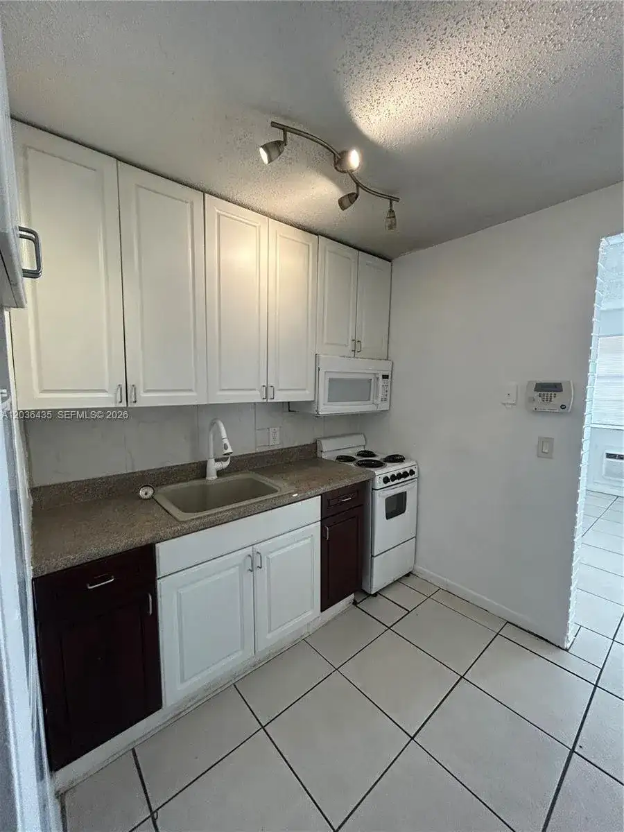 1045 N Andrews Ave # 3, Fort Lauderdale FL 33311 photo 4