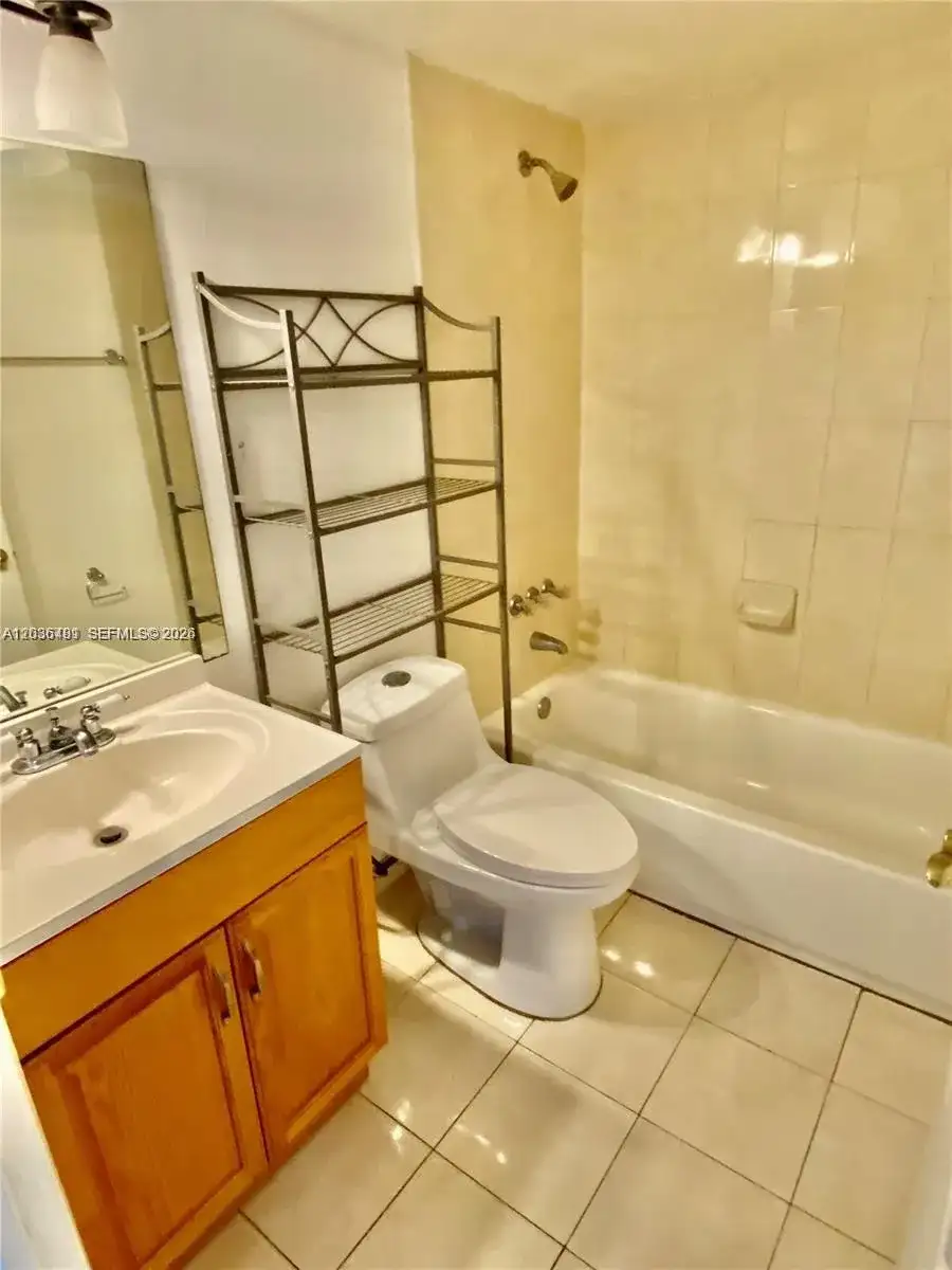 300 W Palm Cir W # 208, Pembroke Pines FL 33025 photo 2