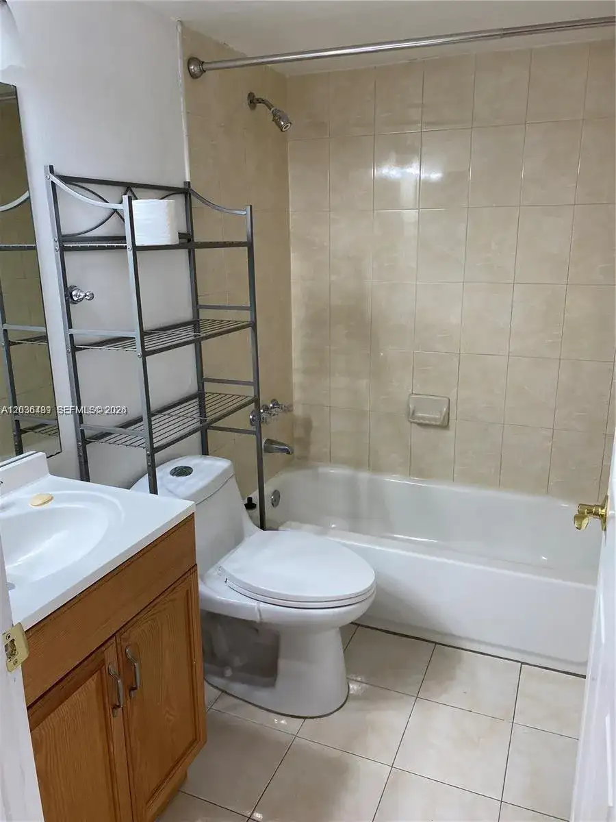 300 W Palm Cir W # 208, Pembroke Pines FL 33025 photo 3