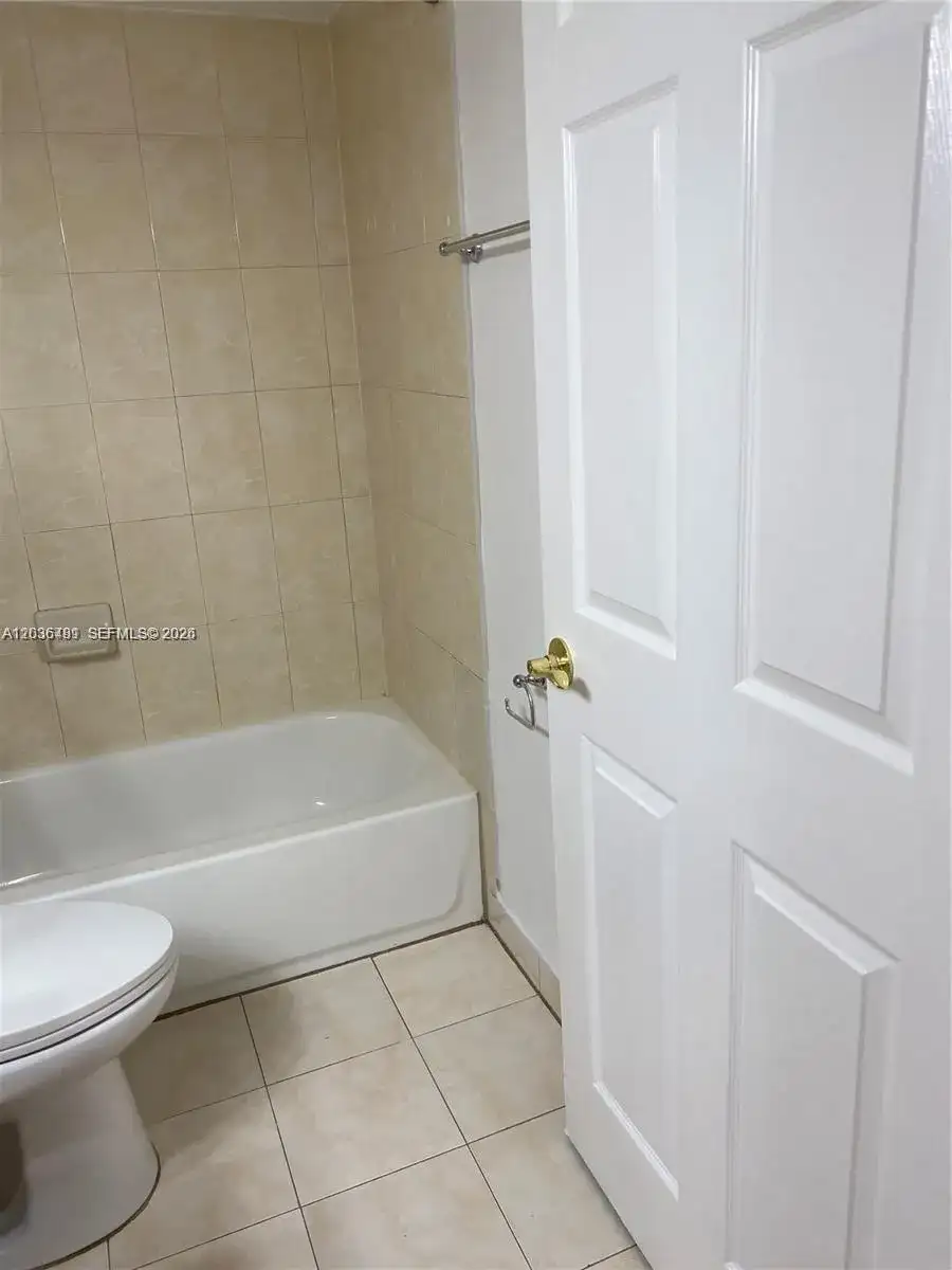 300 W Palm Cir W # 208, Pembroke Pines FL 33025 photo 4