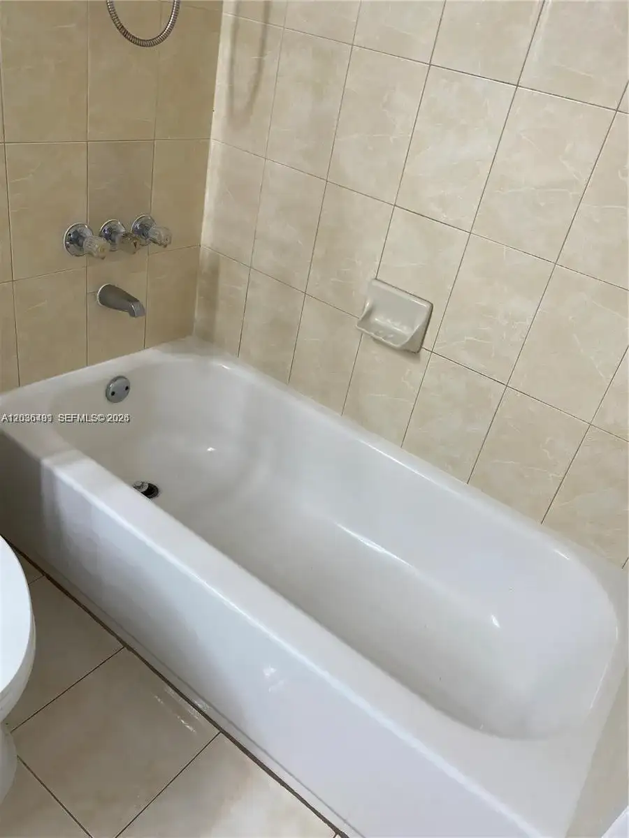 300 W Palm Cir W # 208, Pembroke Pines FL 33025 photo 5