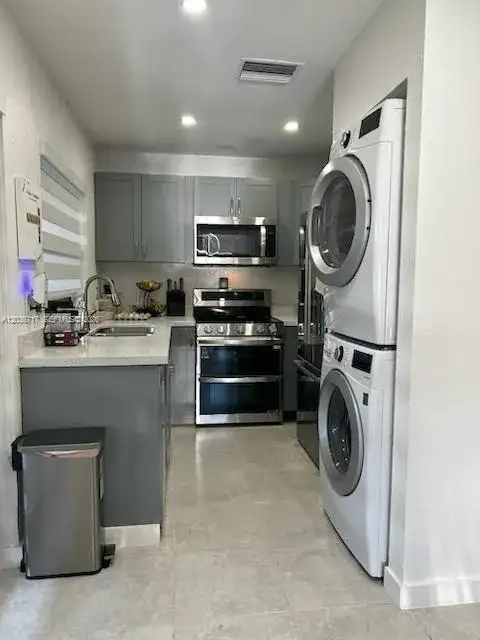6308 NW 170th Ter, Hialeah FL 33015 photo 2