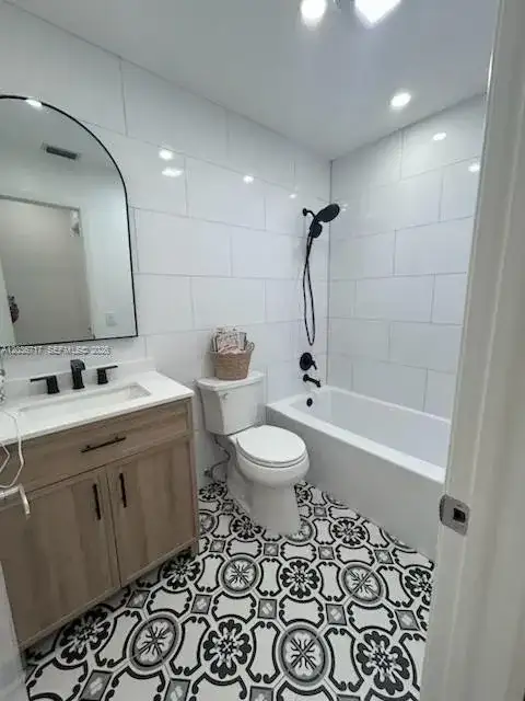 6308 NW 170th Ter, Hialeah FL 33015 photo 4
