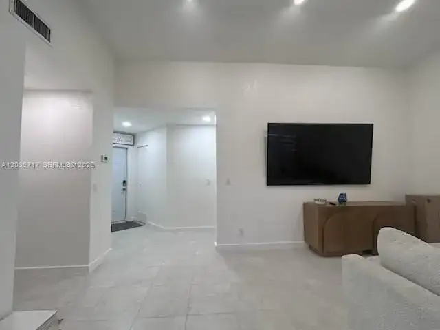 6308 NW 170th Ter, Hialeah FL 33015 photo 5