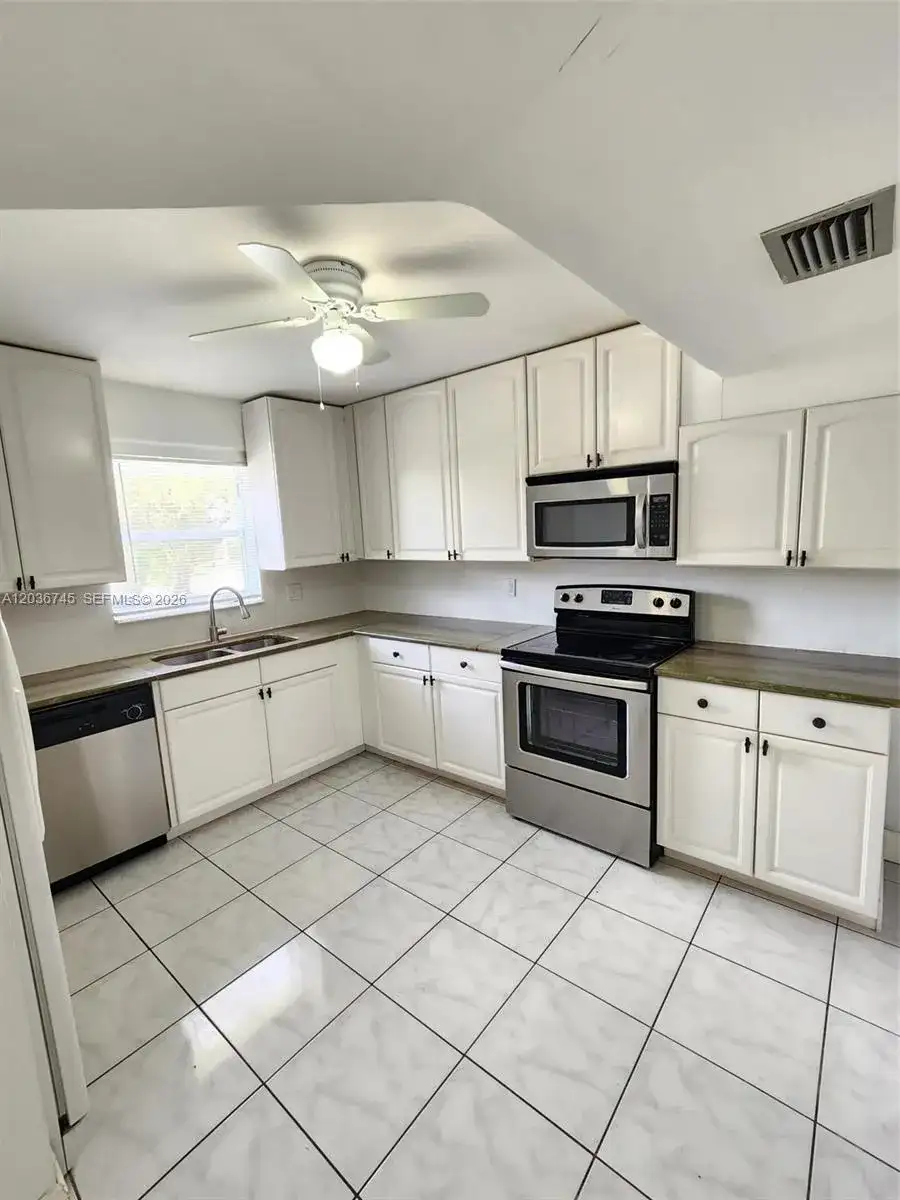 7966 SW 7th Ct, North Lauderdale FL 33068 photo 5