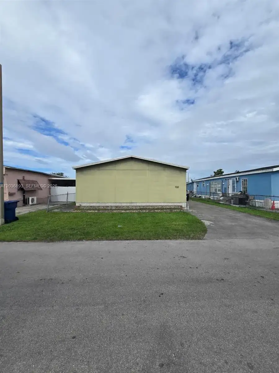 1061 SW 131 PL, Miami FL 33184 photo 3