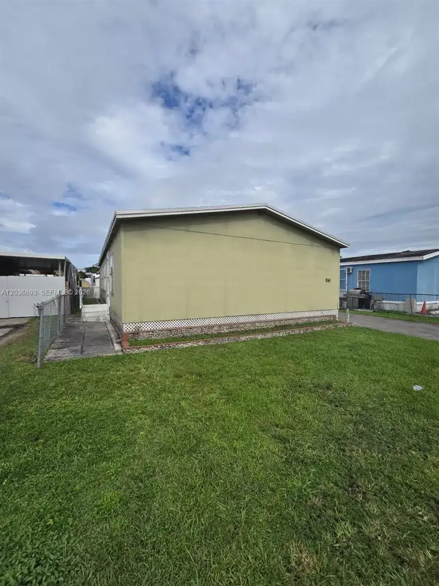 1061 SW 131 PL, Miami FL 33184 photo 4