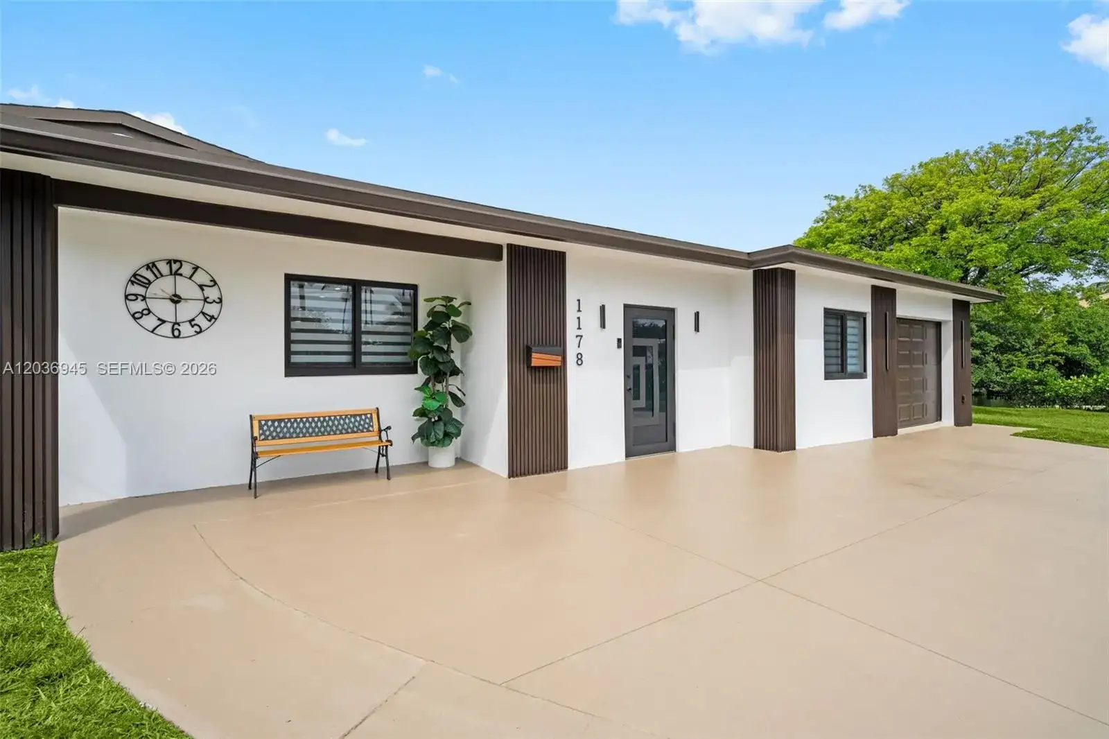 1178 Grant St, Hollywood FL 33019 photo 2