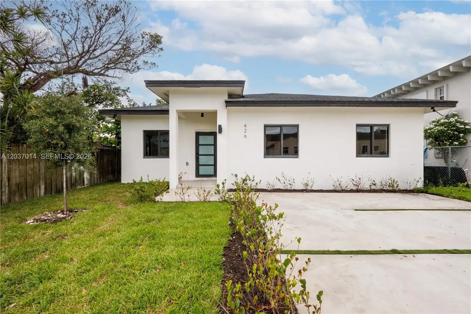 426 SW 9th Ave, Homestead FL 33030 photo 2