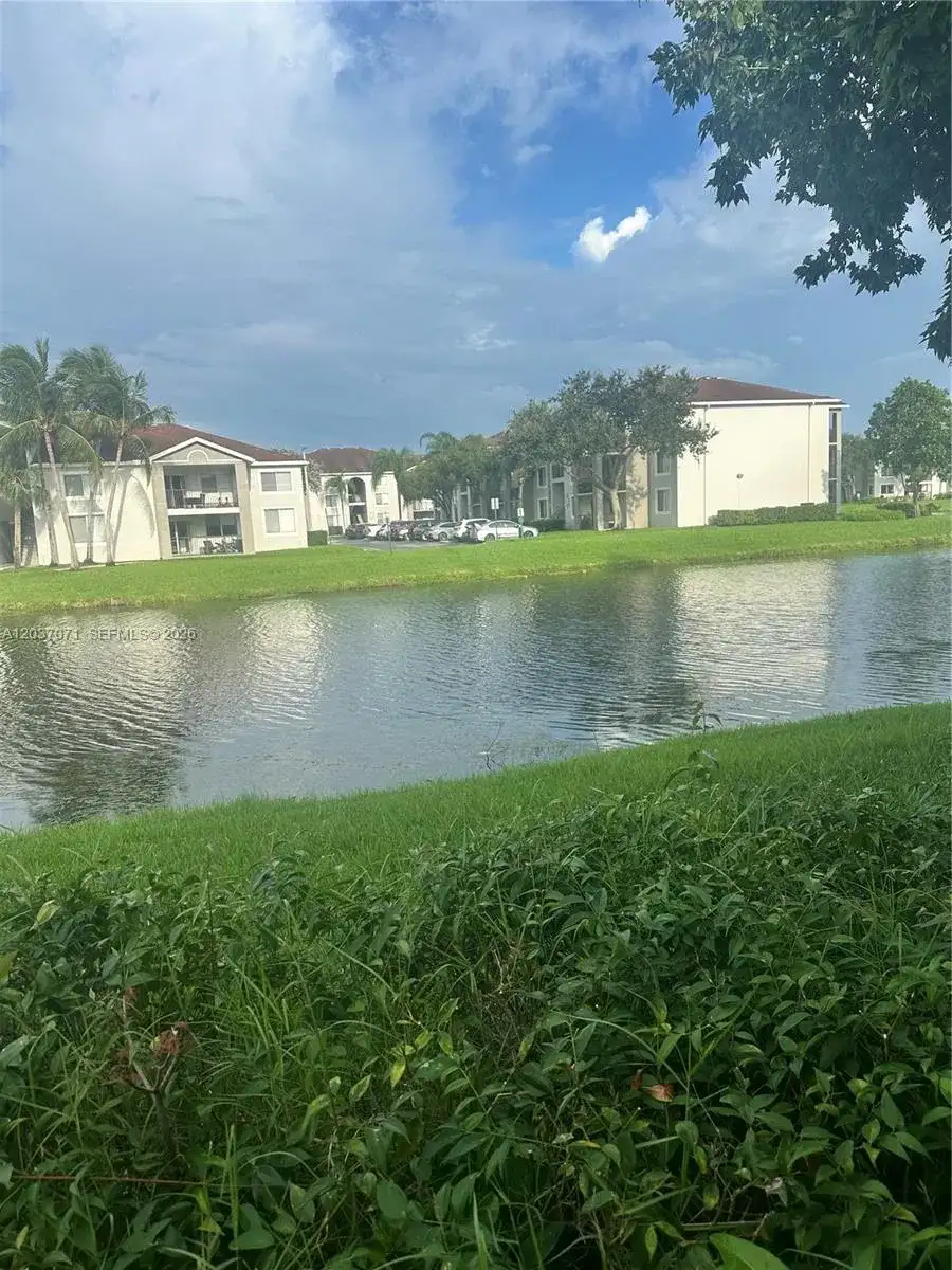 8050 N Nob Hill Rd # 102, Tamarac FL 33321 photo 2