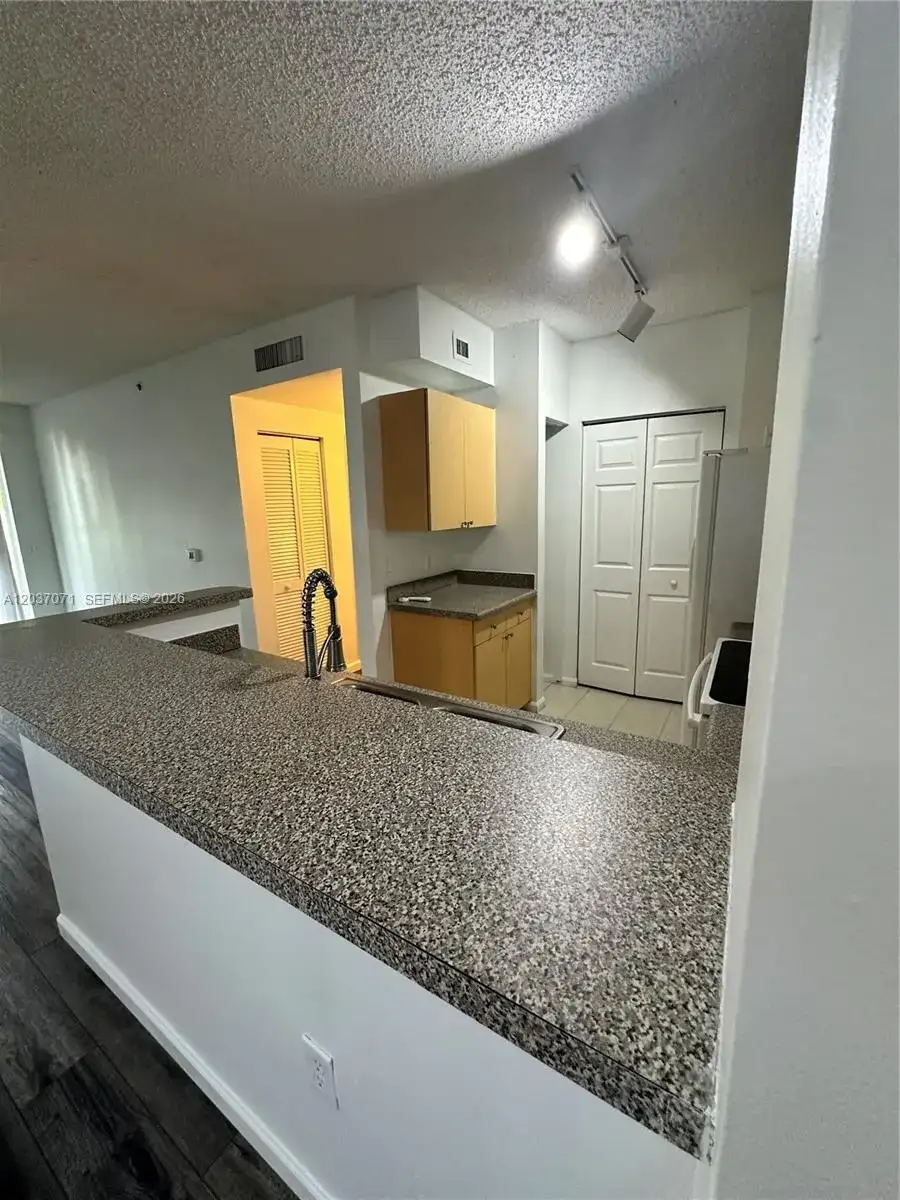8050 N Nob Hill Rd # 102, Tamarac FL 33321 photo 3