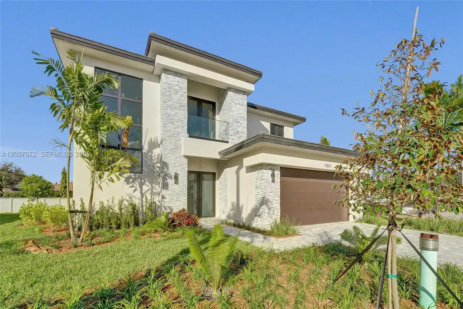 13023 Davie Oaks Dr, Davie FL 33325 photo 2