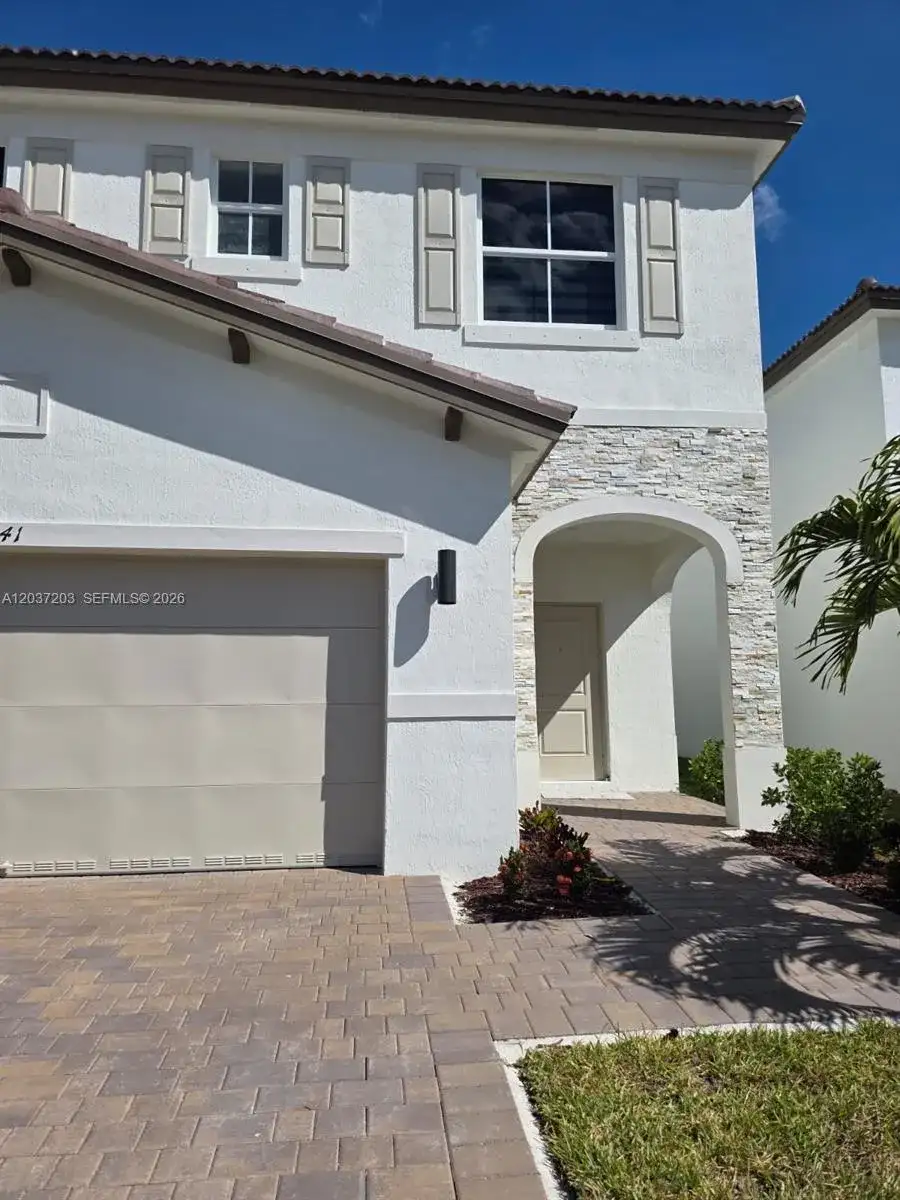 2741 SE 24th Ct, Homestead FL 33035 photo 2
