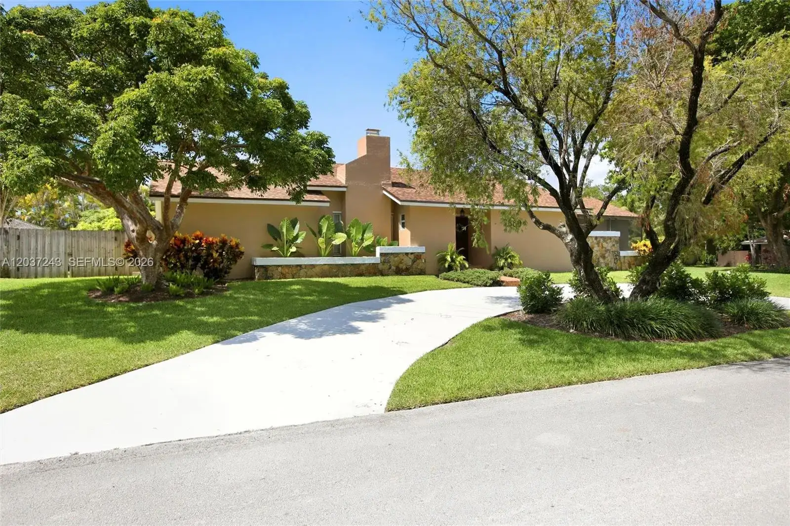 7880 SW 180th Ter, Palmetto Bay FL 33157 photo 2