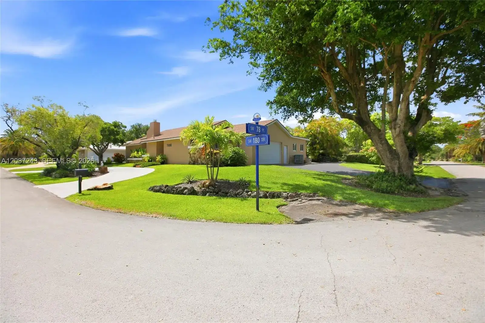 7880 SW 180th Ter, Palmetto Bay FL 33157 photo 3