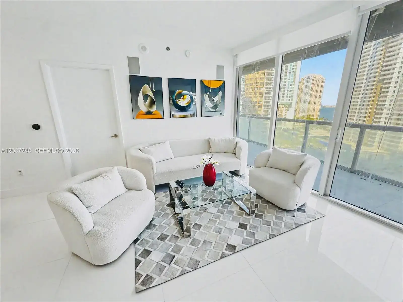 465 Brickell Ave # 1605, Miami FL 33131 photo 2