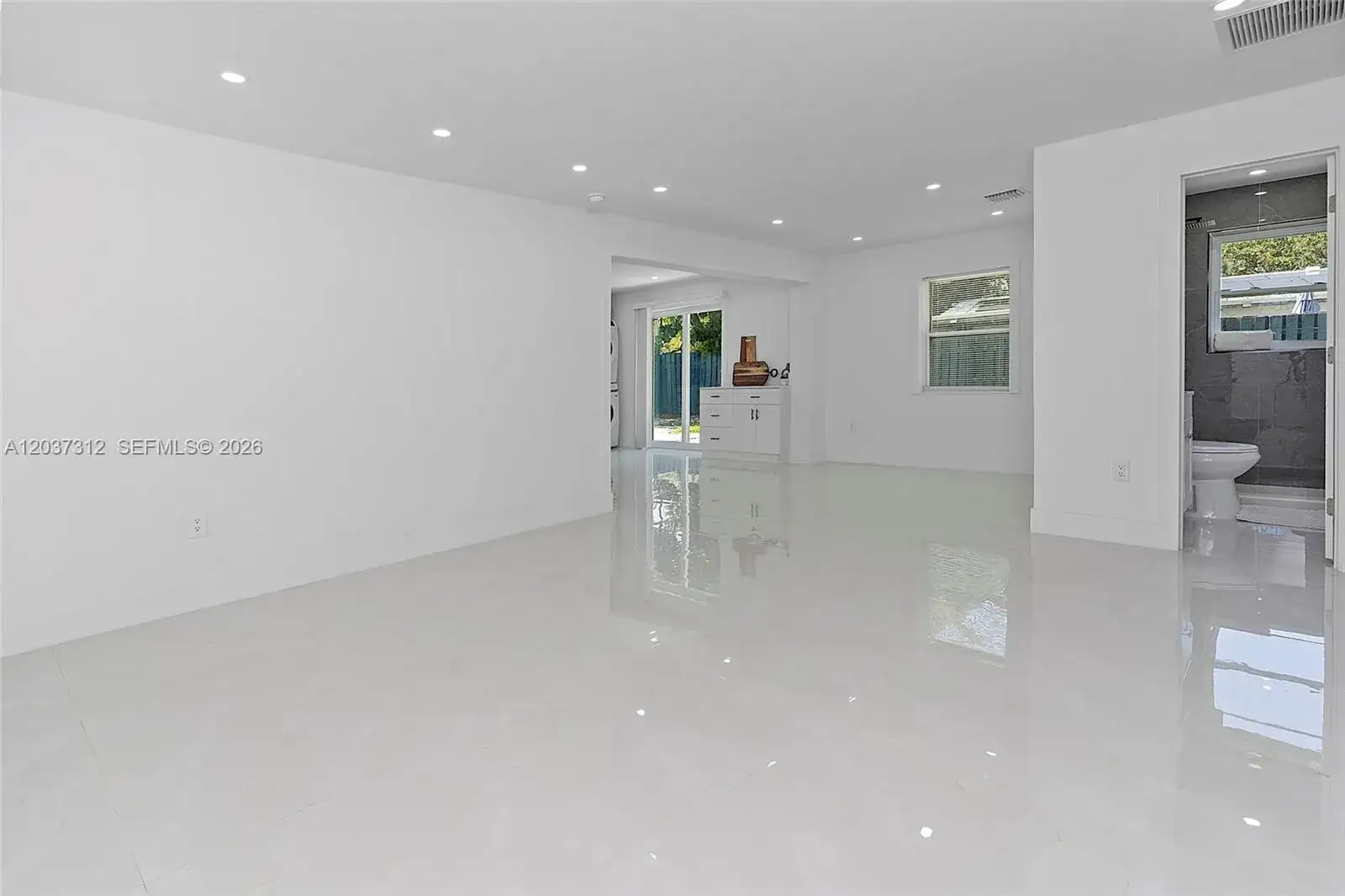 1473 NE 30th Ct, Pompano Beach FL 33064 photo 4