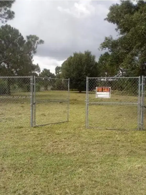 460 Horse Club Ave, Clewiston FL 33440 photo 2