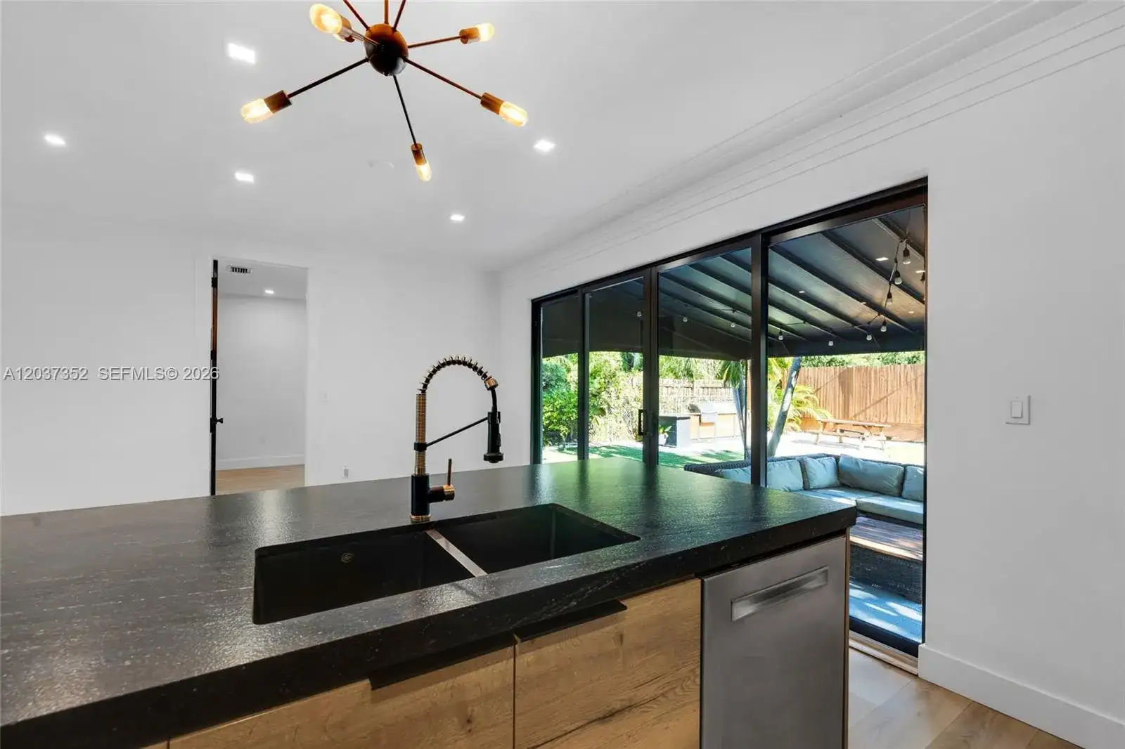 365 Fairway Dr, Miami Beach FL 33141 photo 2