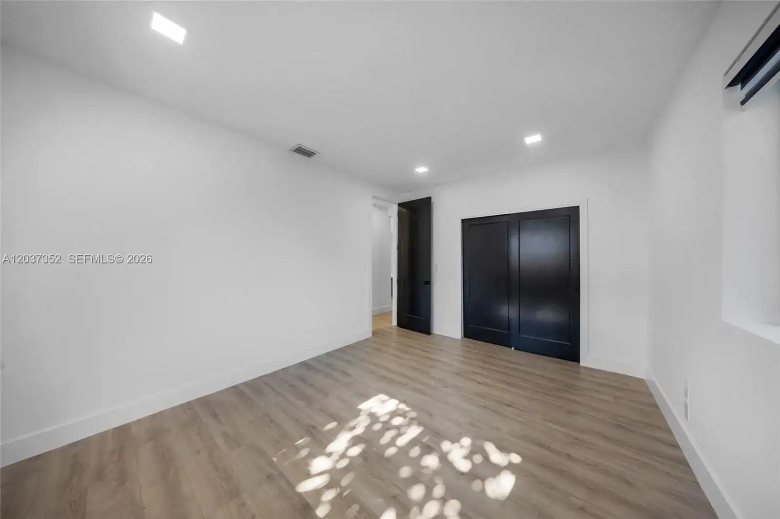 365 Fairway Dr, Miami Beach FL 33141 photo 4