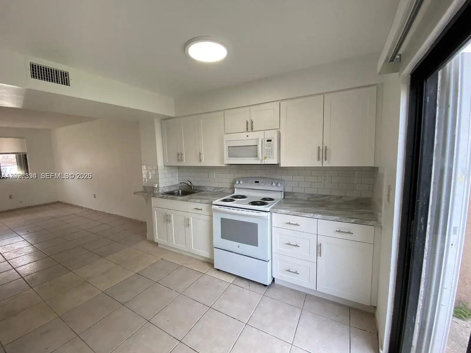 1813 SW 107th Ave # 2402, Miami FL 33165 photo 3