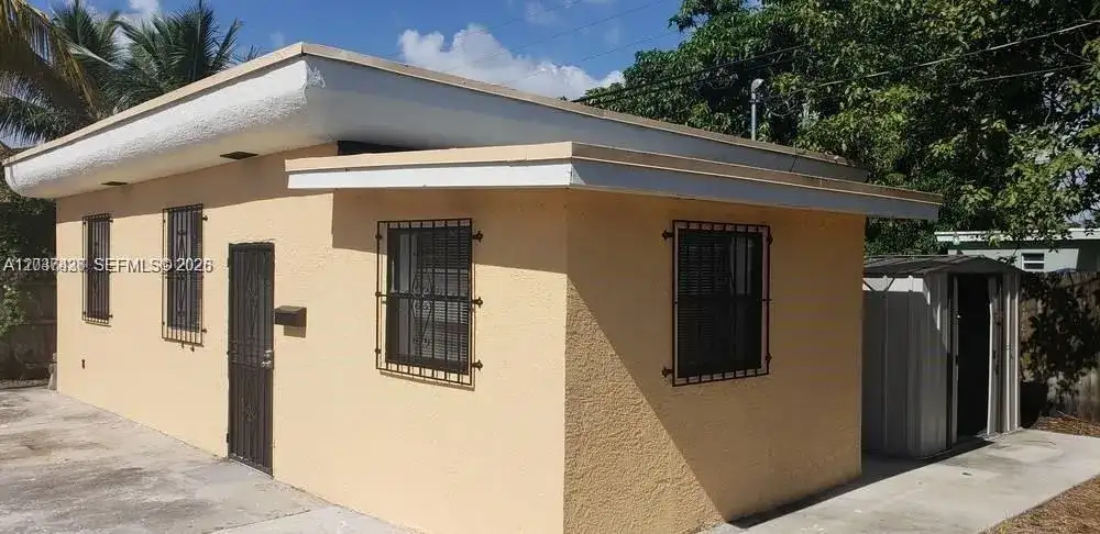 1079 NW 112th Ter, Miami FL 33168 photo 2