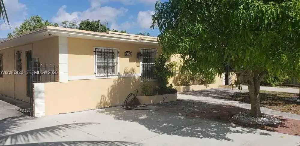 1079 NW 112th Ter, Miami FL 33168 photo 3