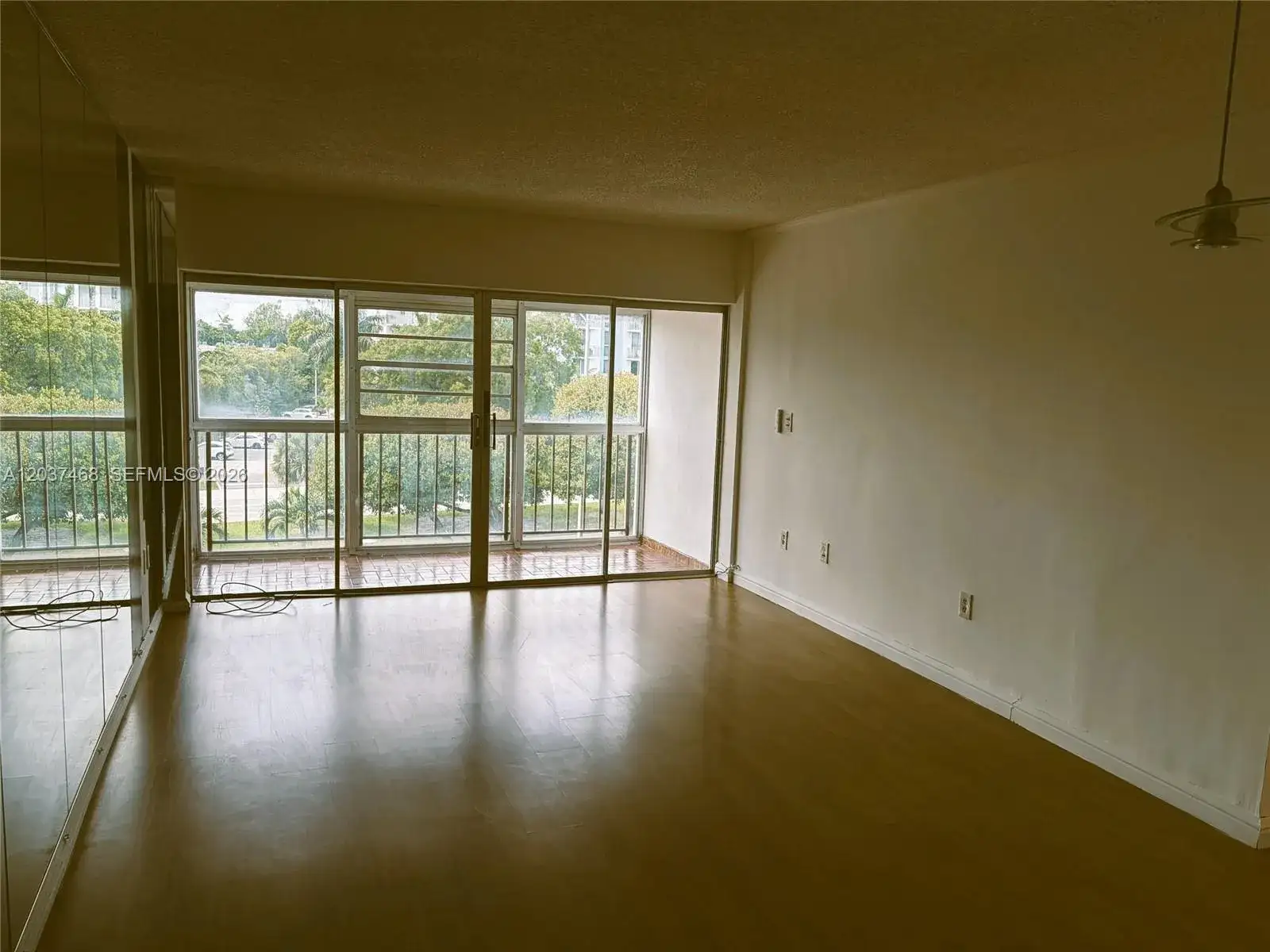 8775 Park Blvd # 406, Miami FL 33172 photo 2
