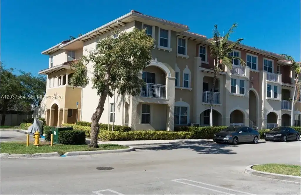 10805 NW 89th Ter # 4, Doral FL 33178 photo 5