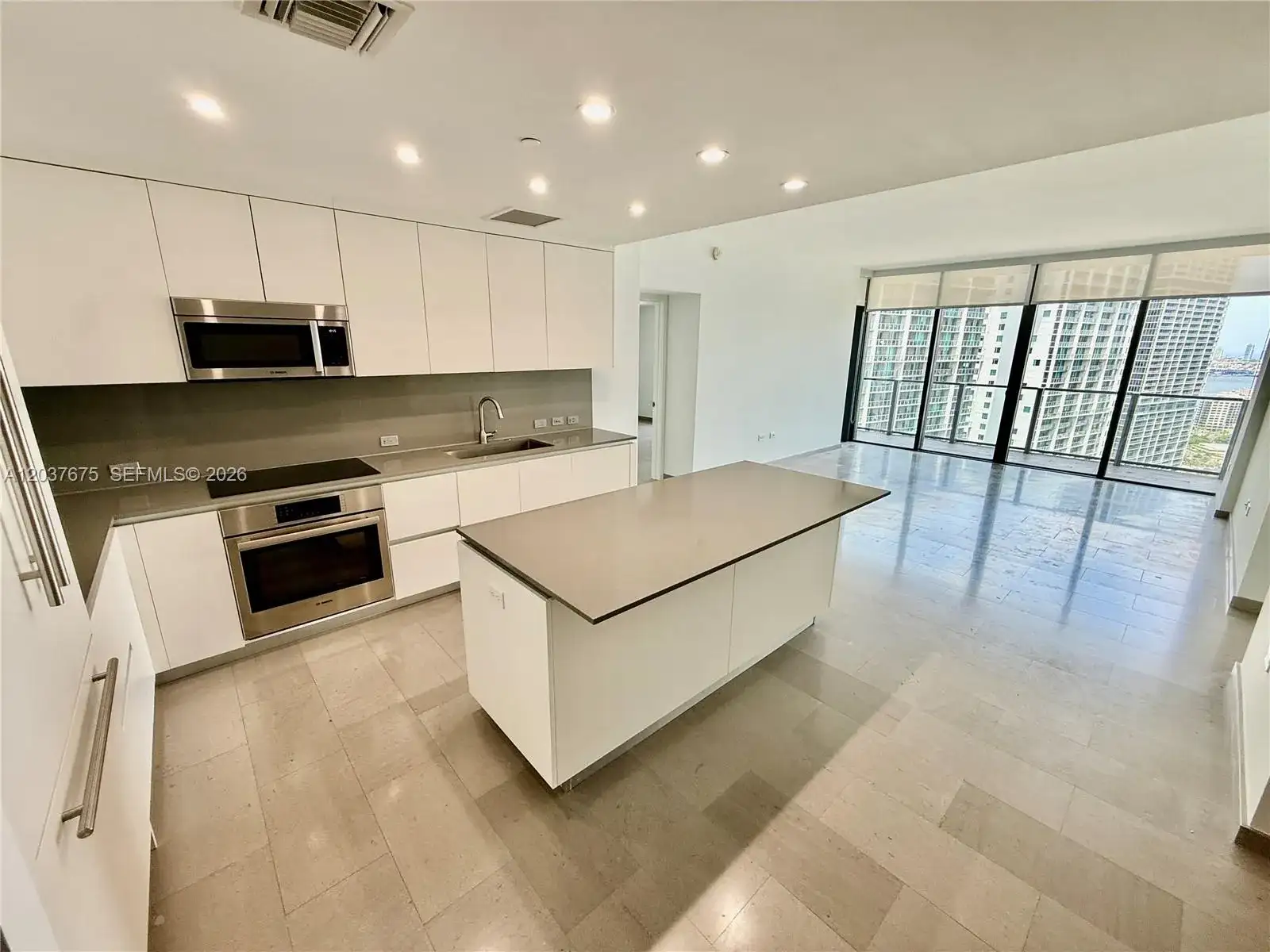 68 SE 6th St # 2707, Miami FL 33131 photo 3