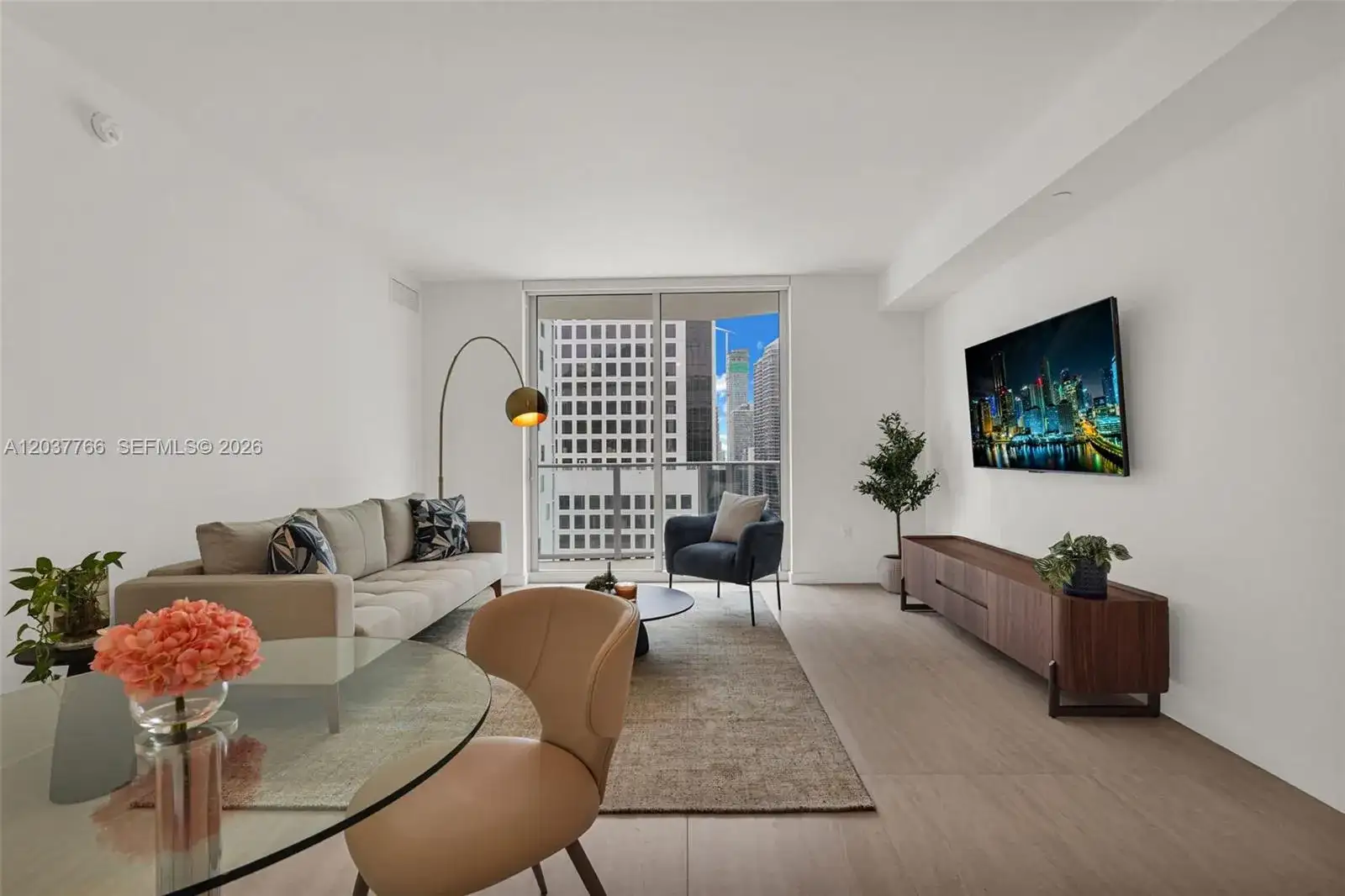 77 SE 5th St # 3714, Miami FL 33131 photo 4