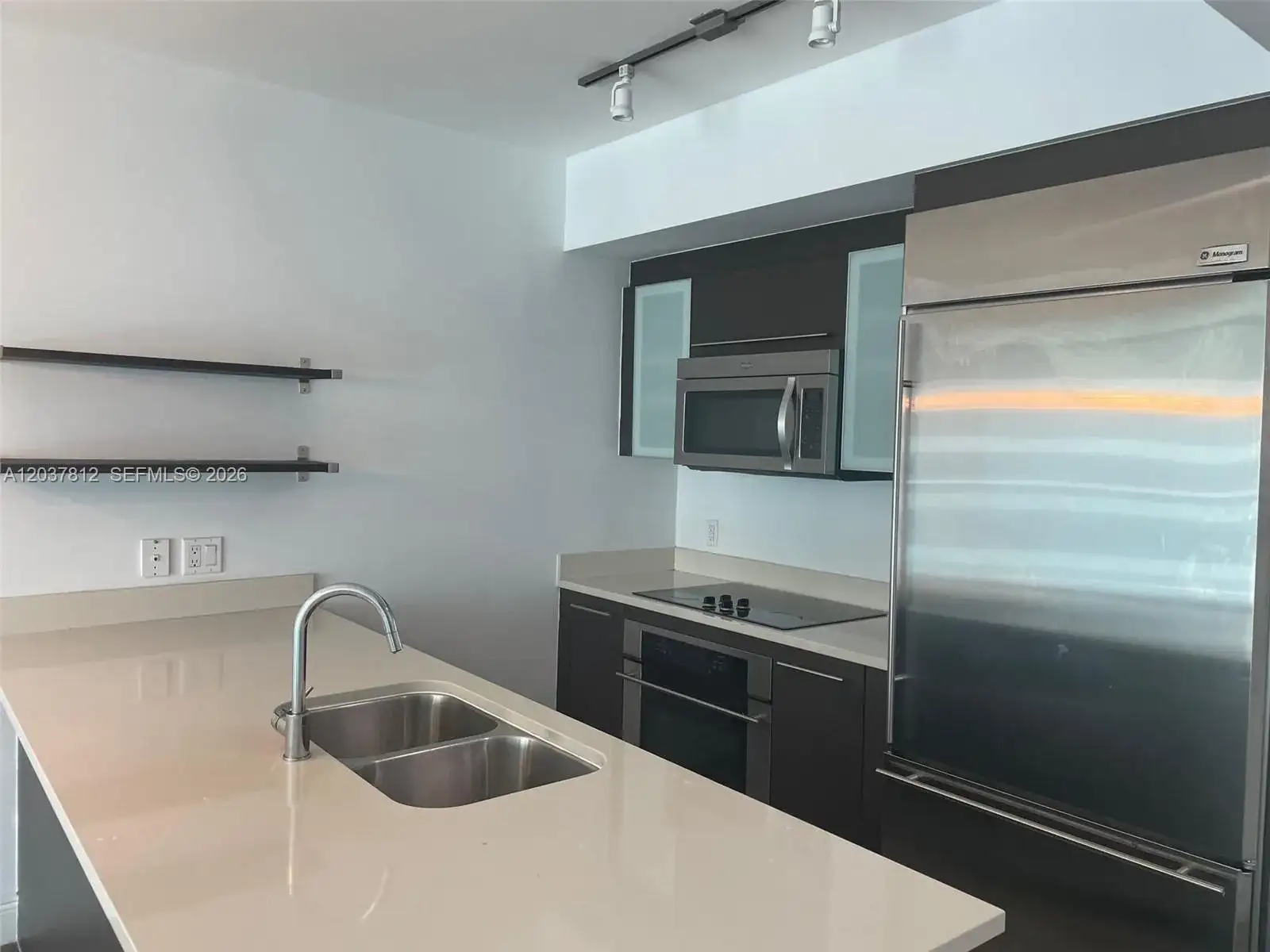 500 Brickell Av # 1906, Miami FL 33131 photo 3