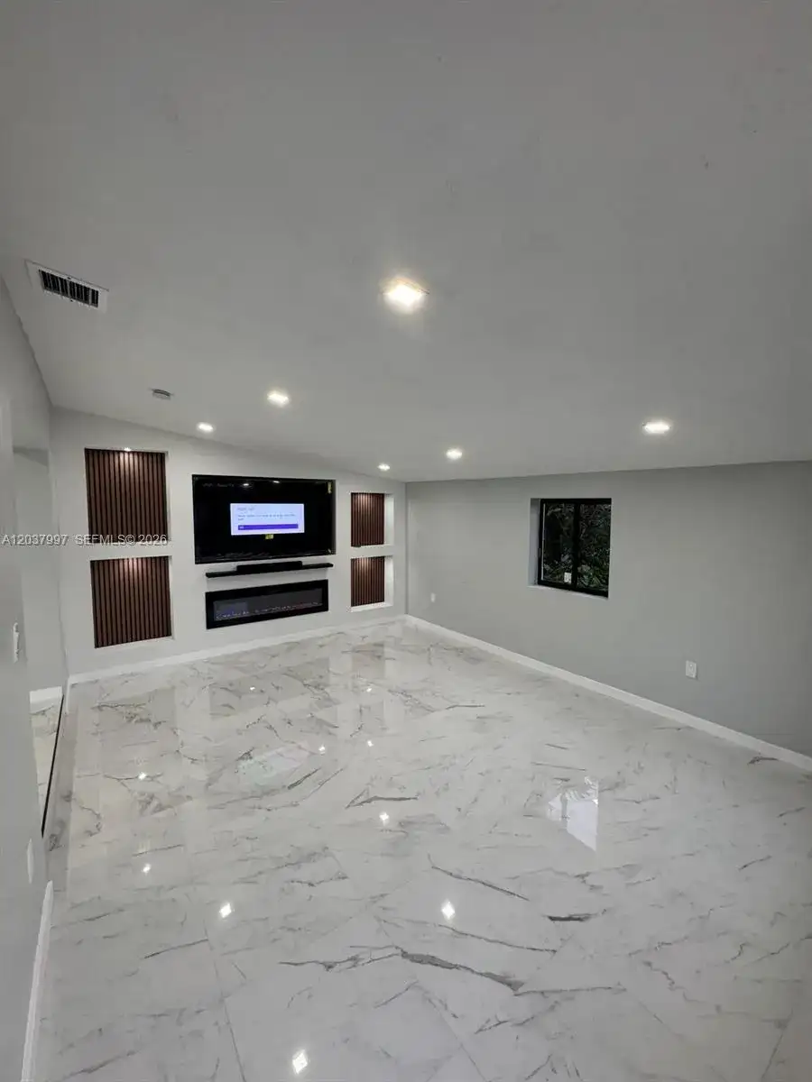 4120 SW 31st Dr, West Park FL 33023 photo 4