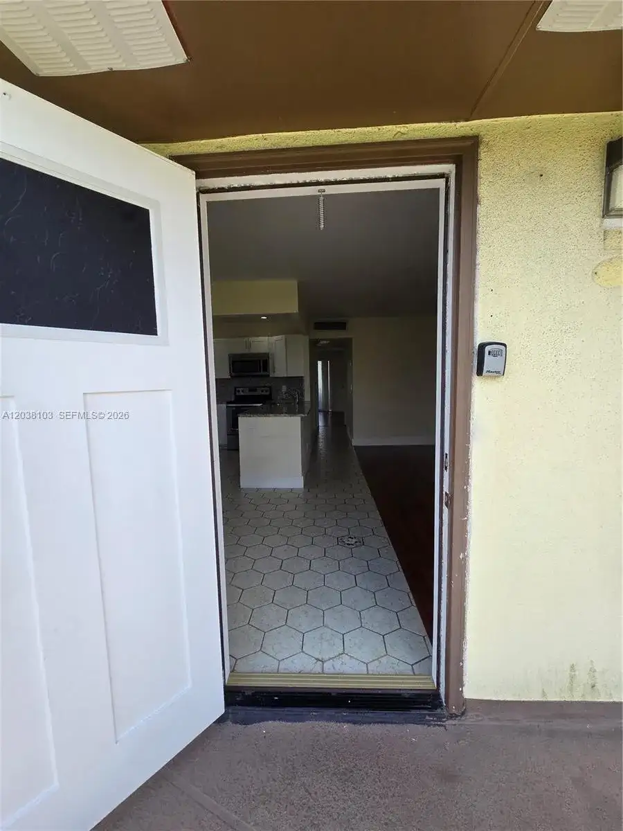 121 Saxony C # 121, Delray Beach FL 33446 photo 4