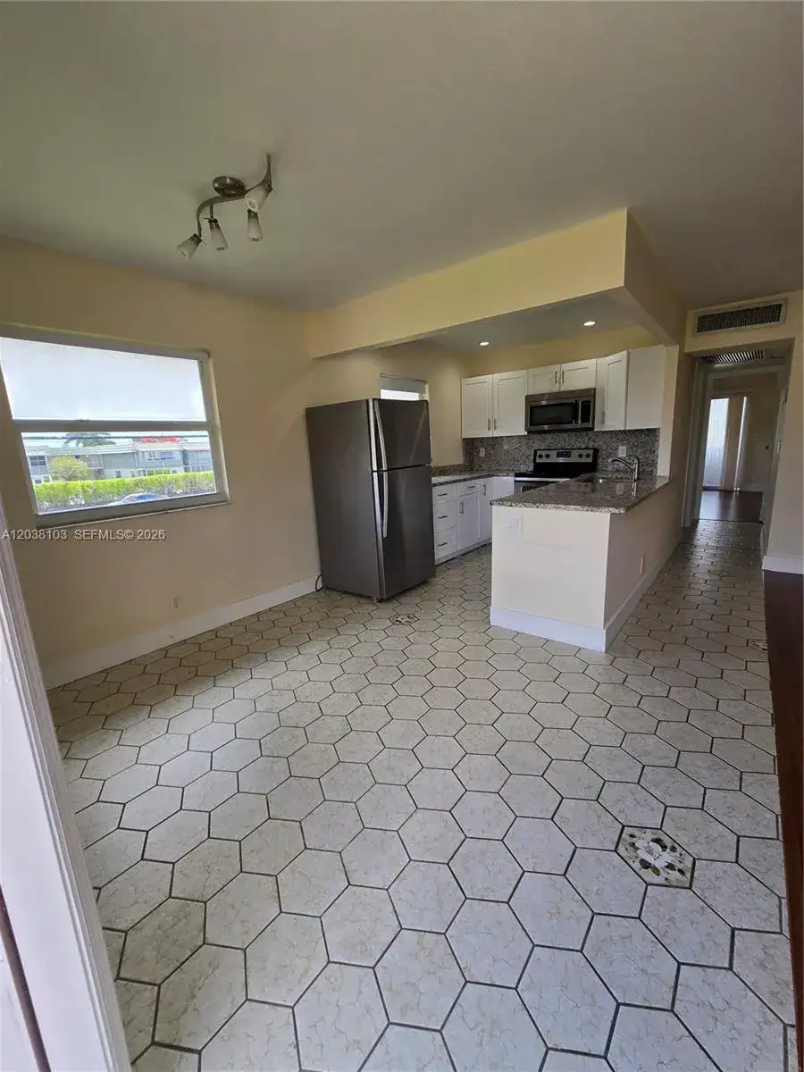 121 Saxony C # 121, Delray Beach FL 33446 photo 5