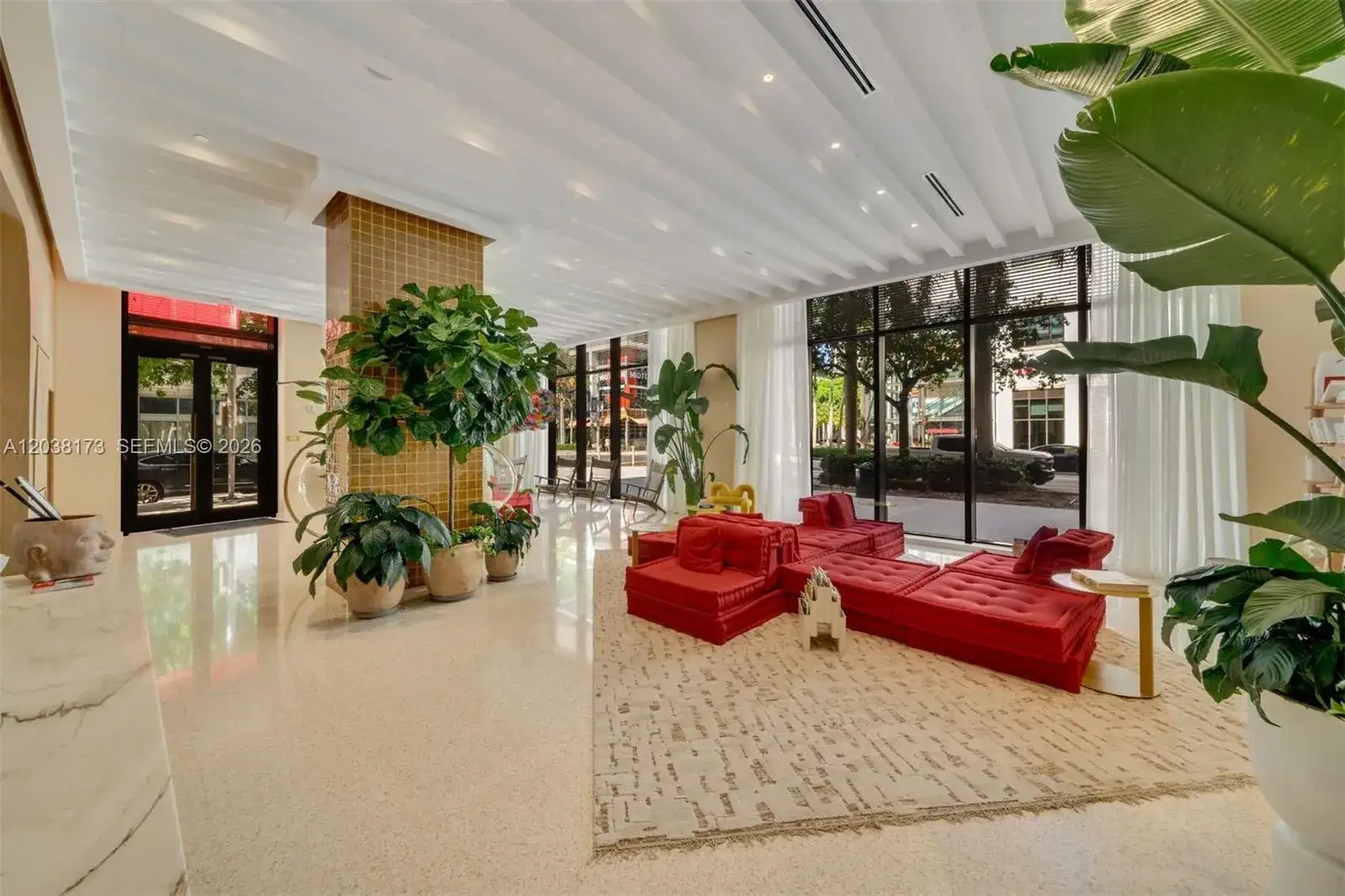90 32 # 503, Miami FL 33131 photo 2